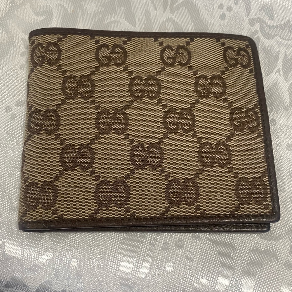 Men’s Gucci wallet